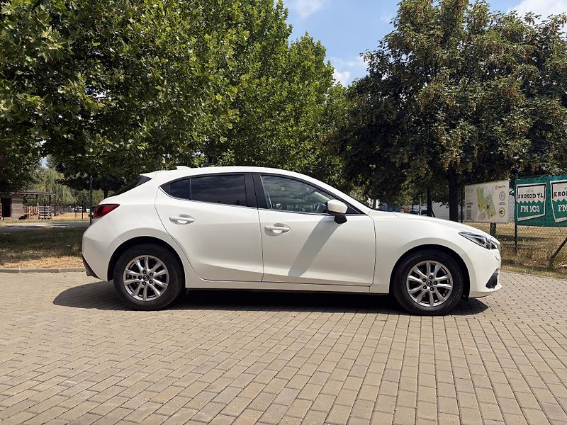 Mazda 3 2.0 Center-Line - fotka 12 z 30