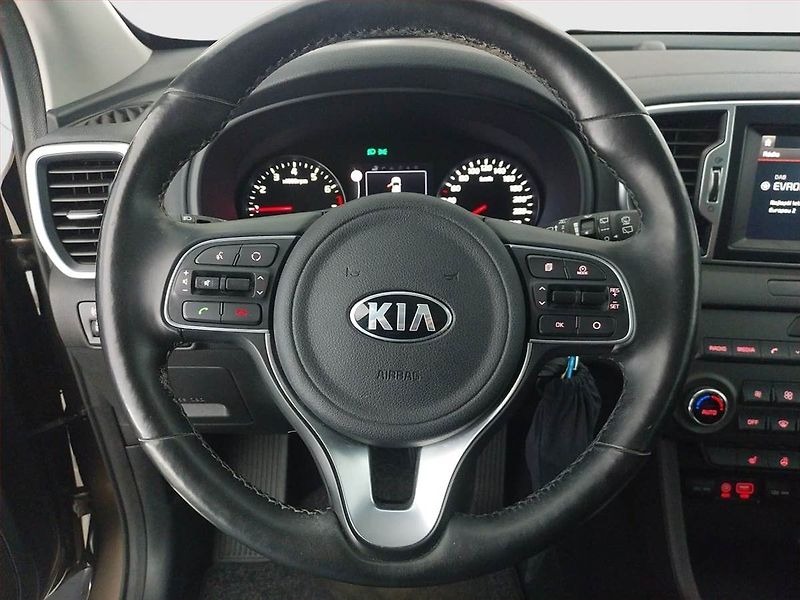 Kia Sportage (2018) 1.6 GDI, Serv.kniha, Xenony - fotka 16 z 19