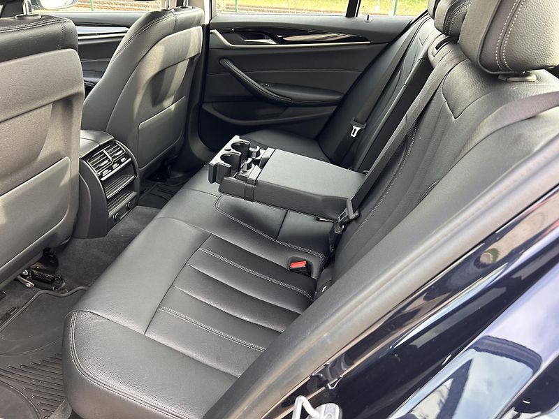 BMW Řada 5 520D XDRIVE, 1. majitel - fotka 17 z 20