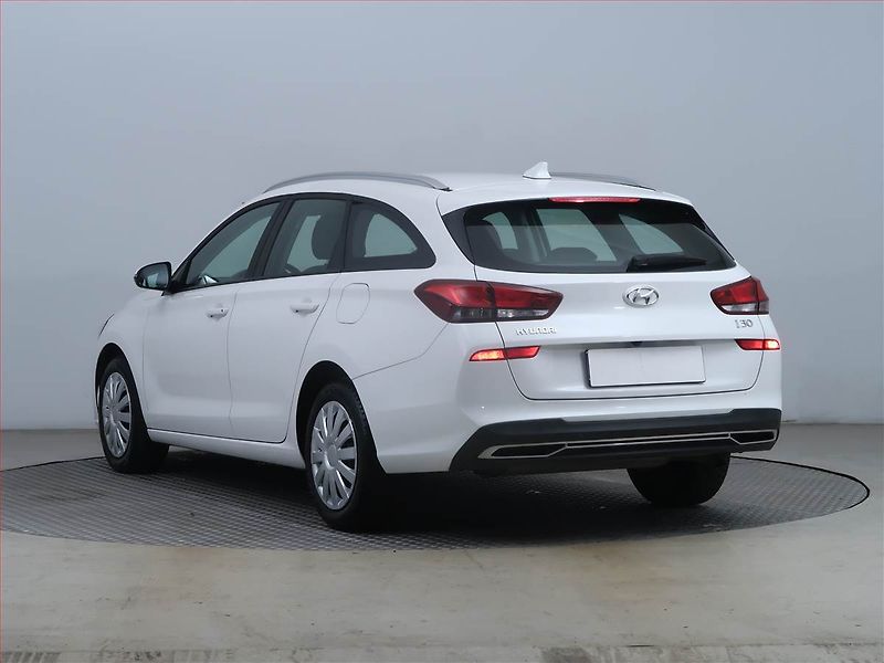 Hyundai i30 (2023) Comfort 1.5 DPI, ČR,1.maj - fotka 4 z 15