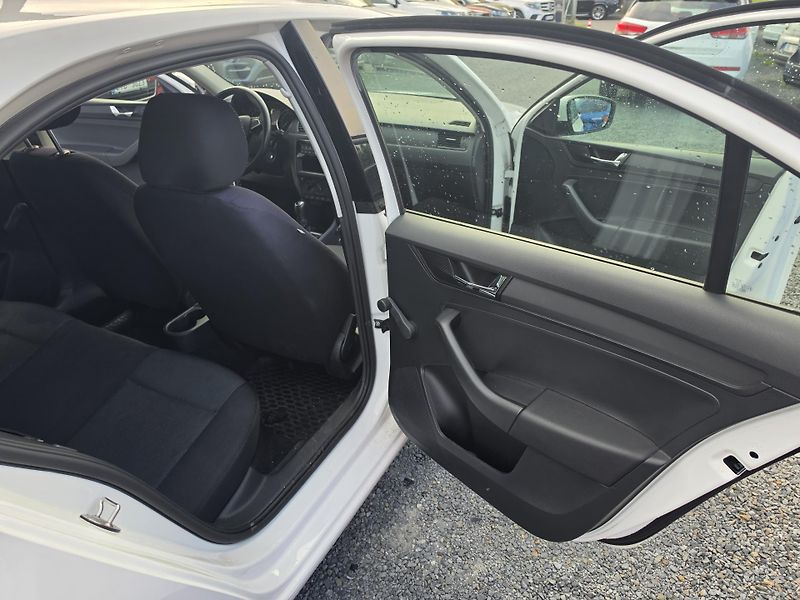 Škoda Rapid 1.0 TSi 64tkm - fotka 13 z 17