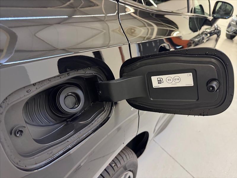 Volvo XC60 2,0  T8 Ultra Black Edition - fotka 14 z 16