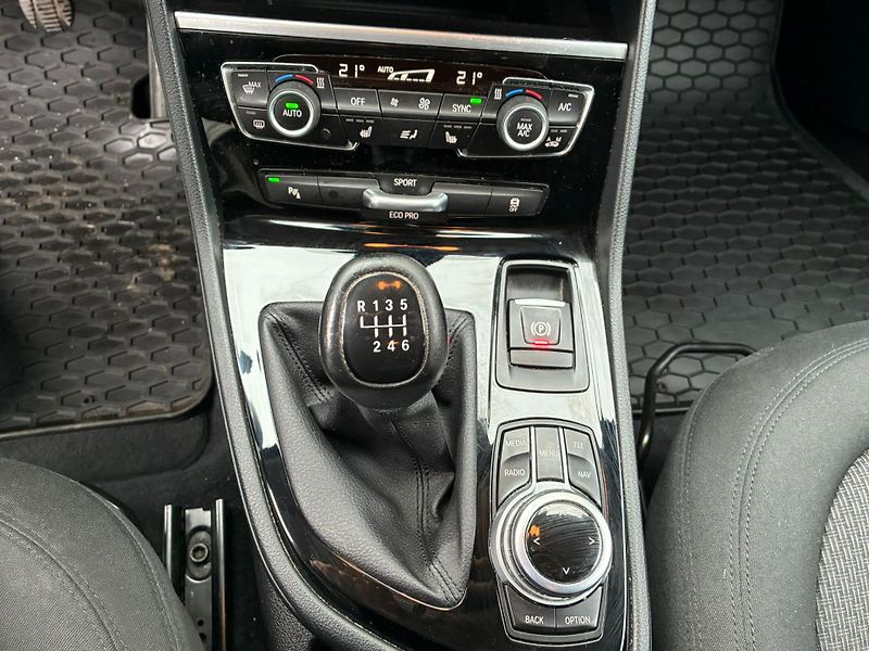 BMW Řada 2 (2017) 220i GT, 141KW, 7 MÍST - fotka 12 z 25