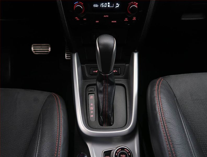 Suzuki Vitara (2015) Elegance 1.4 BoosterJet, 4X4 - fotka 13 z 23