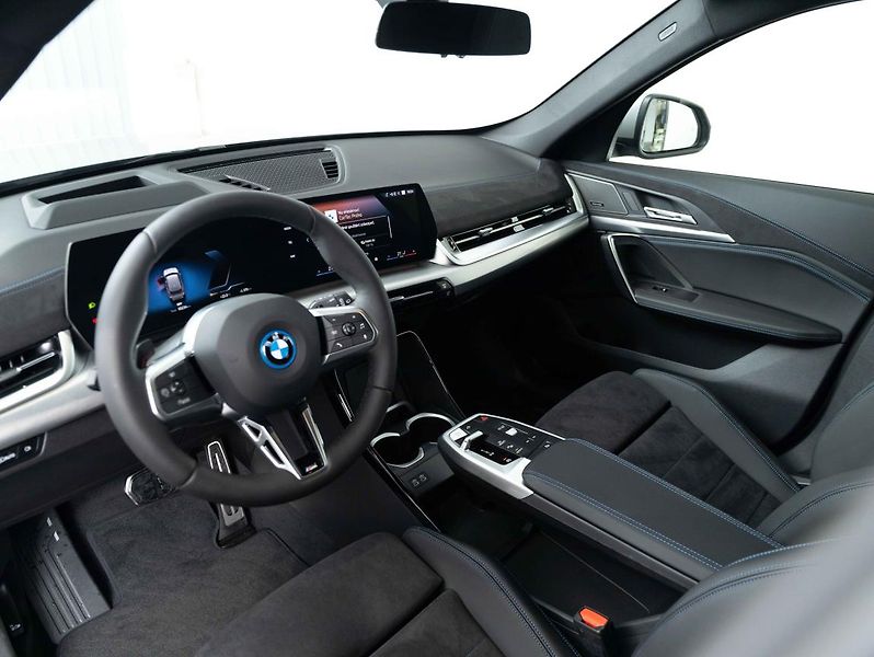 BMW iX1 eDrive20 - fotka 5 z 6