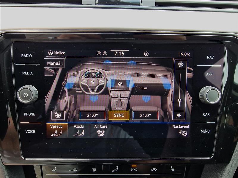 Volkswagen Passat 2.0TDI 147kW 4MOTION DSG Eleg - fotka 33 z 50