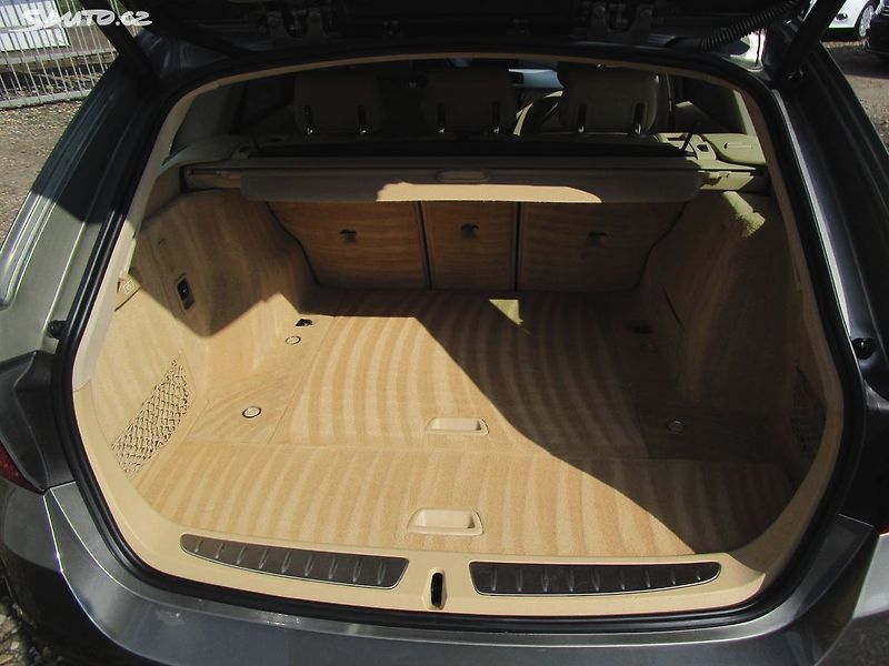 BMW Řada 3 318d-xDrive-4x4-2,0D-110KW-Fac - fotka 13 z 44