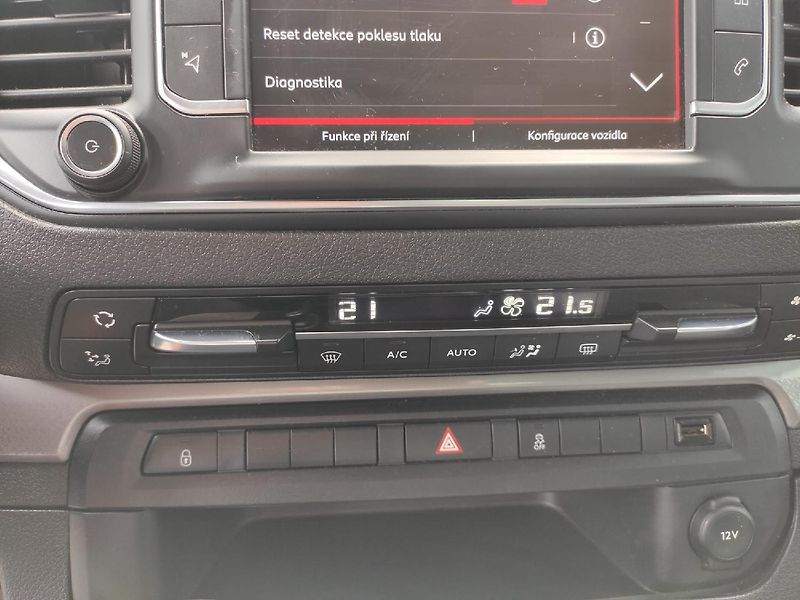 Citroën SpaceTourer (2017) 2.0 HDI MAN6 150k 1. majitel - fotka 19 z 33