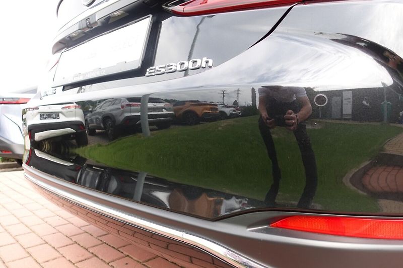 Lexus ES 300h ES300h Business Edition - fotka 34 z 37