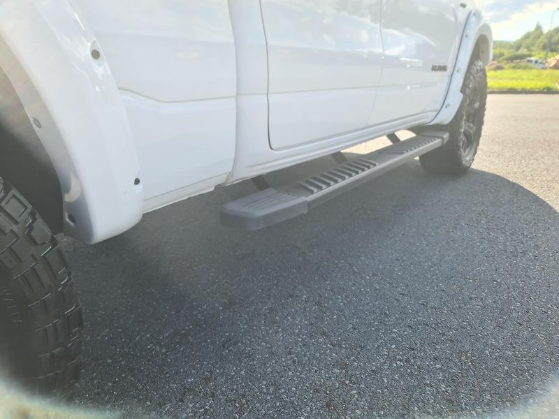 Dodge RAM 1500 (2022) 5.7 HEMI 4x4 BIGHORN LPG - fotka 61 z 67