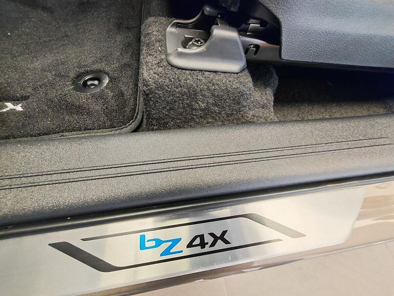Toyota bZ4X Touring EL 4x4 Executive - fotka 19 z 49