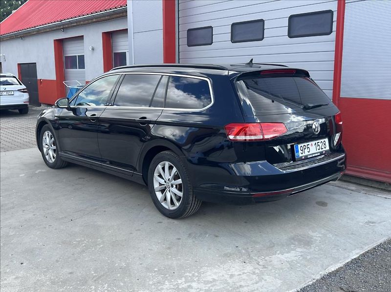 Volkswagen Passat 2,0 TDi MATRIX ComfortLine - fotka 3 z 28
