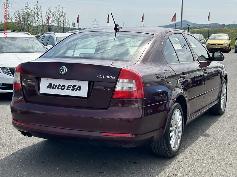 Škoda Octavia (2012) 2.0 TDi, ČR, L&K, servis - fotka 4 z 18