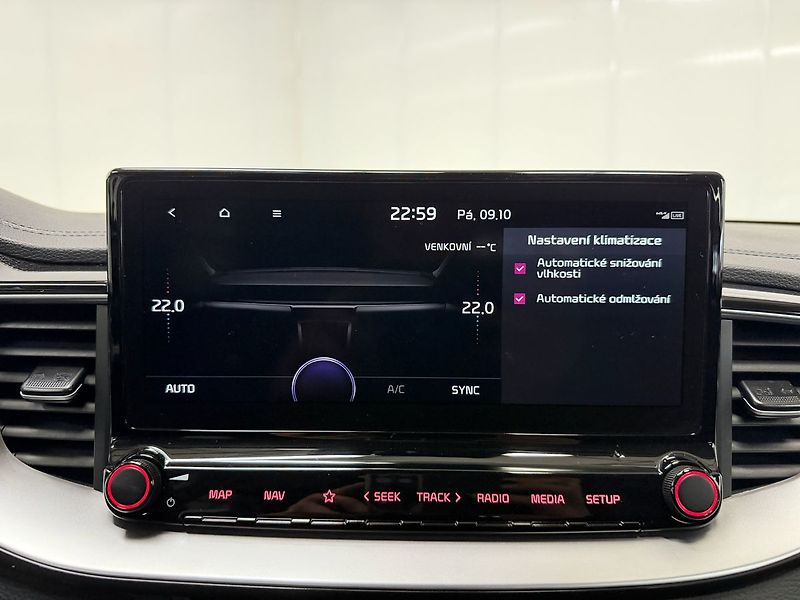 Kia Ceed CRDi 100KW 7DCT EXECUTIVE, LED - fotka 15 z 23