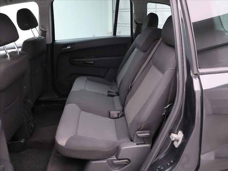 Opel Zafira 1,6 i 85kW Family STK 04/2028 - fotka 13 z 23