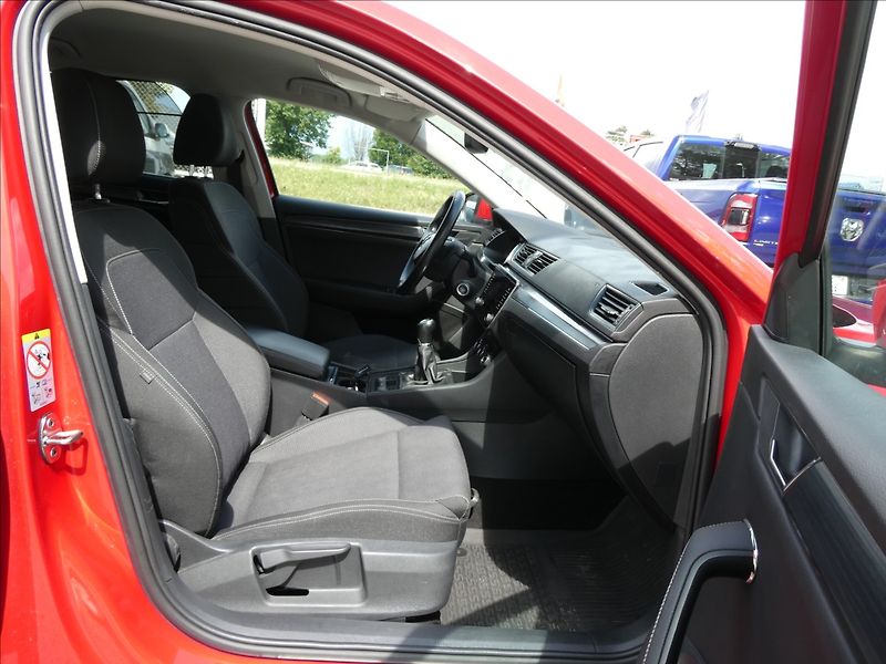 Škoda Superb 1,5 TSi 110kW STYLE+, NAVI,LED - fotka 23 z 37