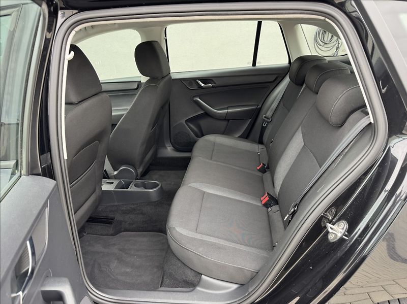 Škoda Rapid 1,6 TDI DSG SPACEBACK tažné - fotka 19 z 50