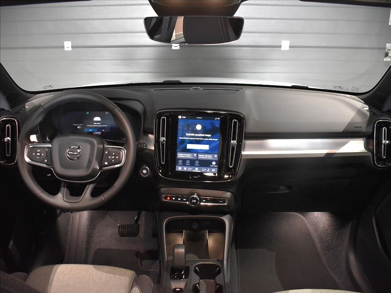 Volvo XC40 (2026) 2,0 B3  Core - fotka 23 z 24