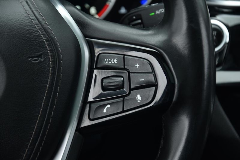 BMW Řada 5 520d xDrive LUXURY NAVI ČR - fotka 16 z 28