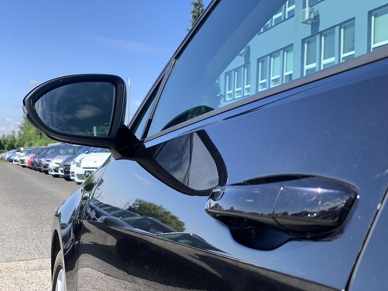 Volkswagen Golf Highline 1.6TDi 77kw DSG ALU - fotka 45 z 48