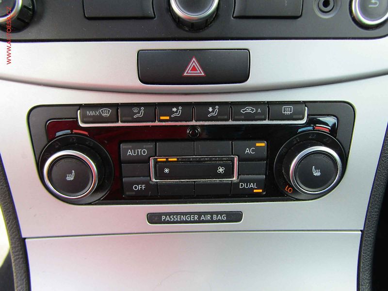 Volkswagen Passat (2011) 1.6 TDi, AC, tempo, park - fotka 14 z 17