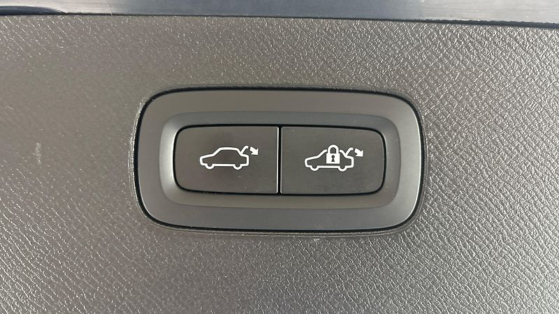 Volvo XC90 2.0 B5 AUT AWD Inscription - fotka 21 z 33