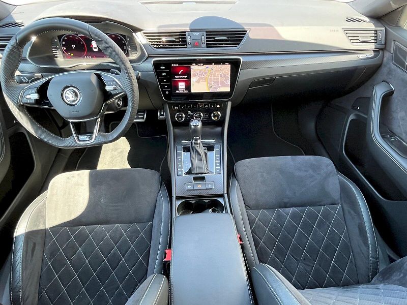 Škoda Superb (2022) 2.0 TSI 206kW SportLine 4x4 DS - fotka 6 z 27