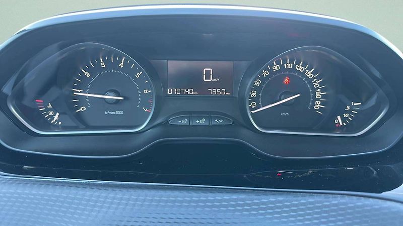 Peugeot 2008 Active 1,2 PureTech 61kW MT5/7 - fotka 9 z 23