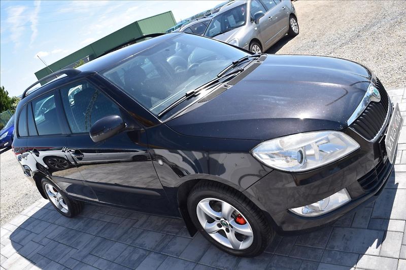 Škoda Fabia 1,6 TDI TAŽNÉ PO SERVISE ALU - fotka 4 z 46
