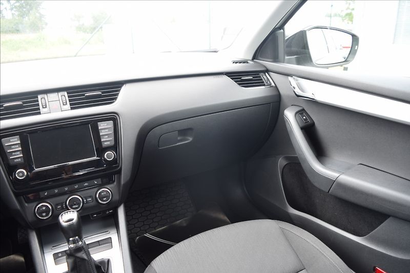 Škoda Octavia 1,6 TDI 81KW PO ROZVODECH - fotka 29 z 48