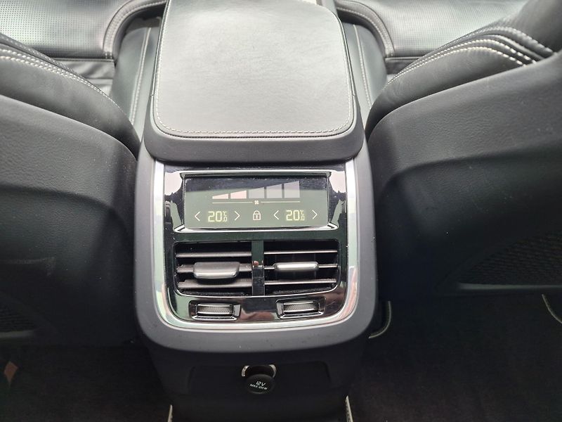 Volvo XC90 (2019) 2.0 /288kW - fotka 18 z 37