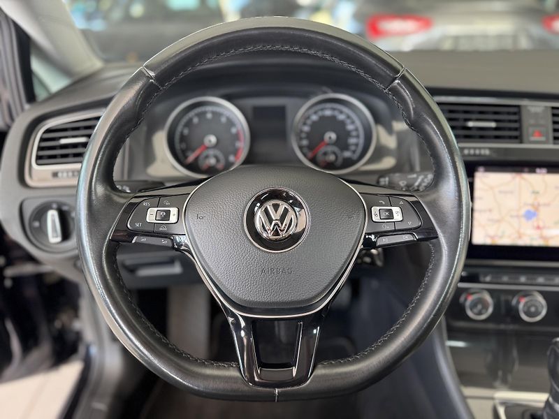 Volkswagen Golf 1,0TSI DSG*81kW*LED*Masáž - fotka 23 z 32