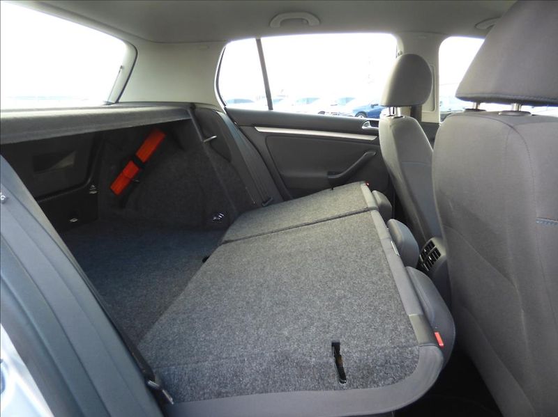 Volkswagen Golf 1,6 Digi Klima,Webasto  Tour - fotka 19 z 42