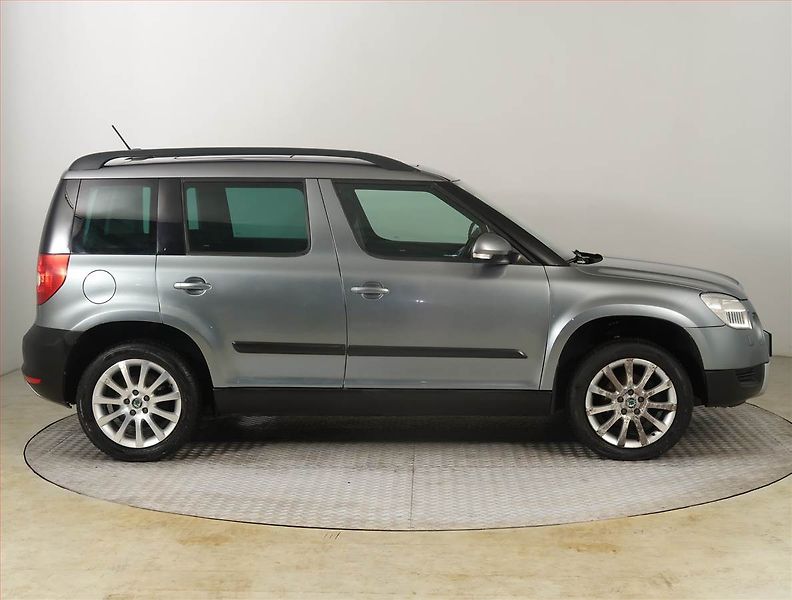 Škoda Yeti (2011) Elegance 2.0 TDI, 4X4 - fotka 6 z 23