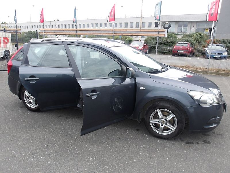 Kia Ceed 1,4i ČR ! NAJ.94000 km !!! Ser - fotka 15 z 34
