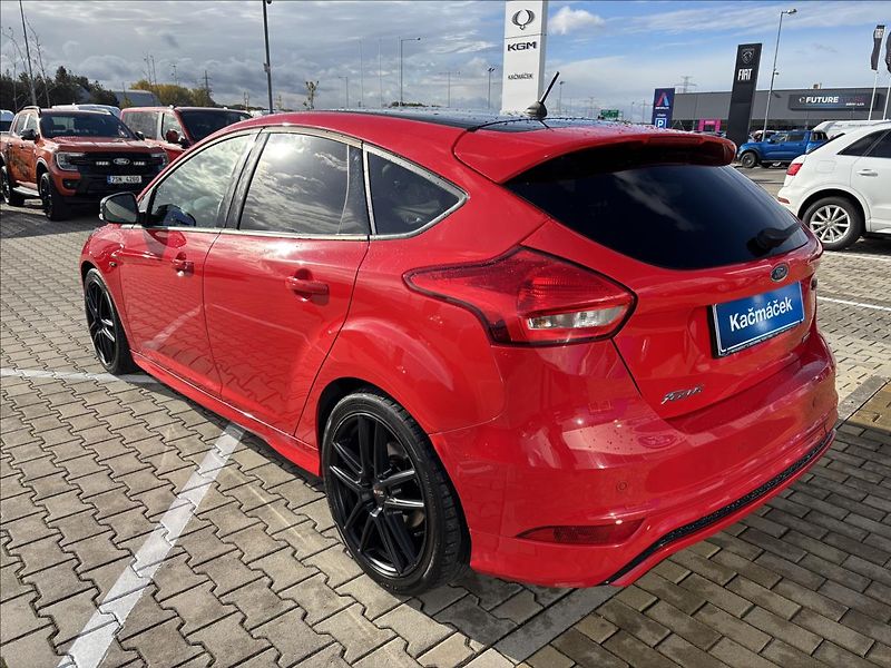 Ford Focus 1,0 EcoBoost RaceRed ST-line - fotka 3 z 33