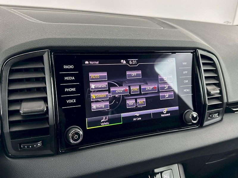 Škoda Karoq (2025) DSG 2.0TDI 110kW 4x4 SportLine - fotka 19 z 33