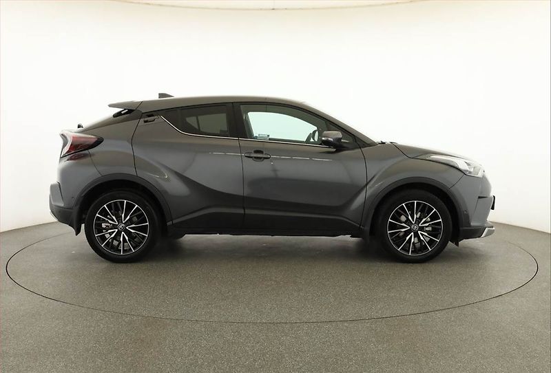 Toyota C-HR (2017) 1.2 Turbo, ČR,1.maj - fotka 6 z 17