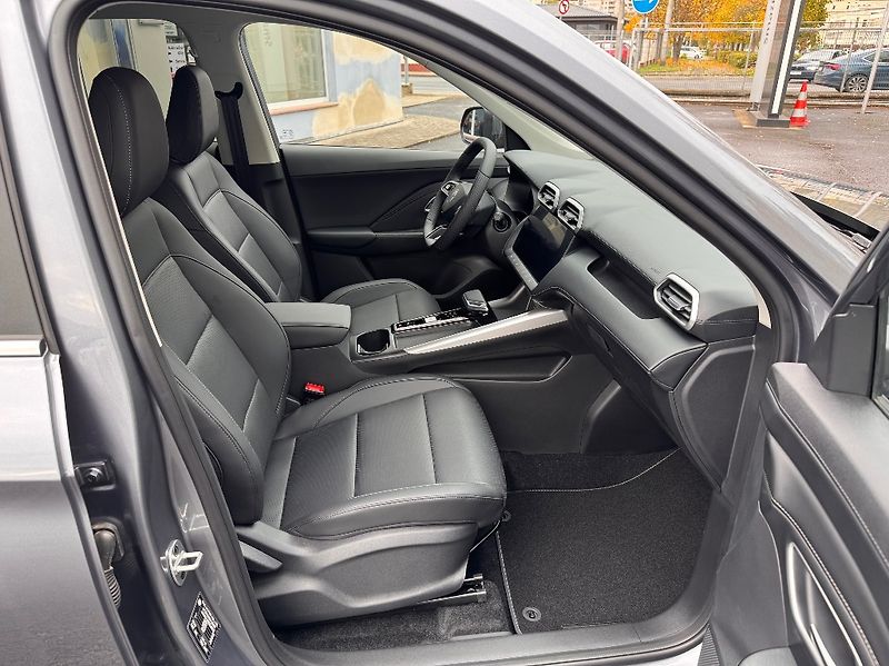 MG ZS (2026) 1,5l Hybrid + (197k) Exclusive - fotka 14 z 36
