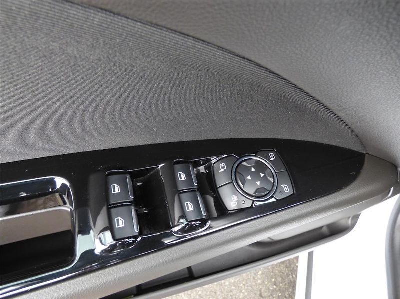 Ford Mondeo 2,0 LED,Navi,Titanium servis - fotka 14 z 72
