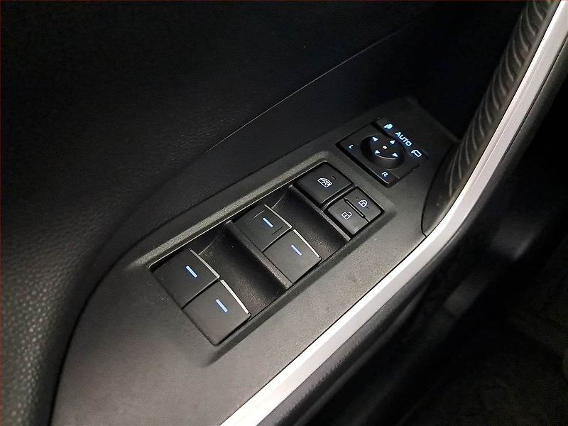 Toyota RAV4 (2022) 2.5 Hybrid - fotka 18 z 19