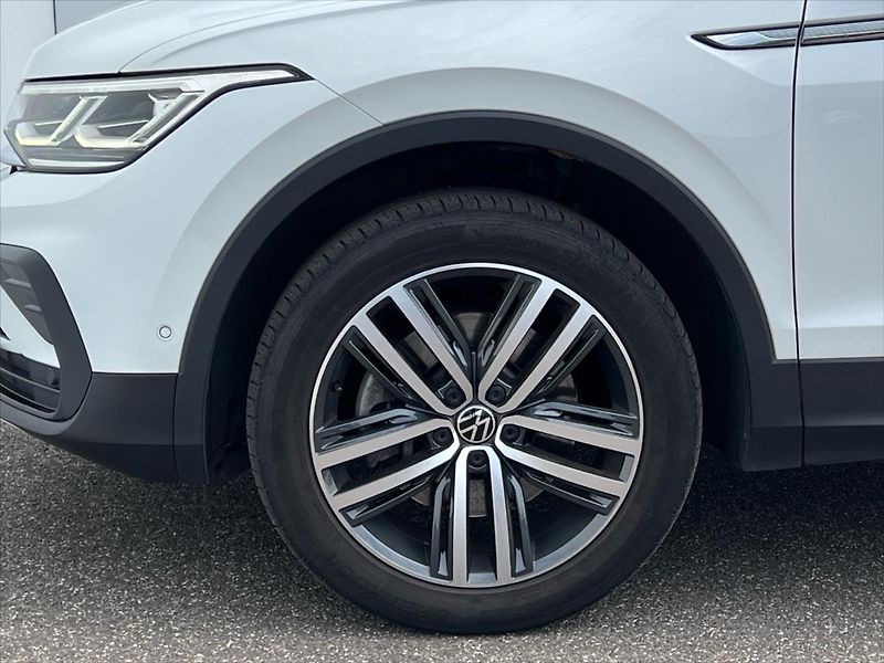 Volkswagen Tiguan 2,0 TDi 147 kW 7DSG 4MOTION EL - fotka 12 z 32