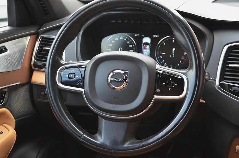 Volvo XC90 (2016) D5 // REZERVOVÁNO // - fotka 25 z 47