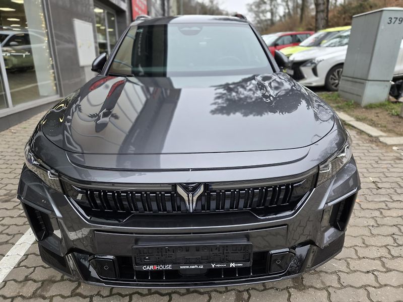 Voyah FREE 318 REV (2025) REV 318 AWD Hybrid - fotka 3 z 13