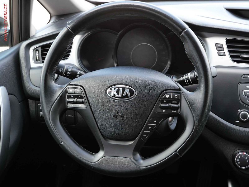 Kia Ceed (2012) 1.4i, ČR, AC, tempo - fotka 12 z 16