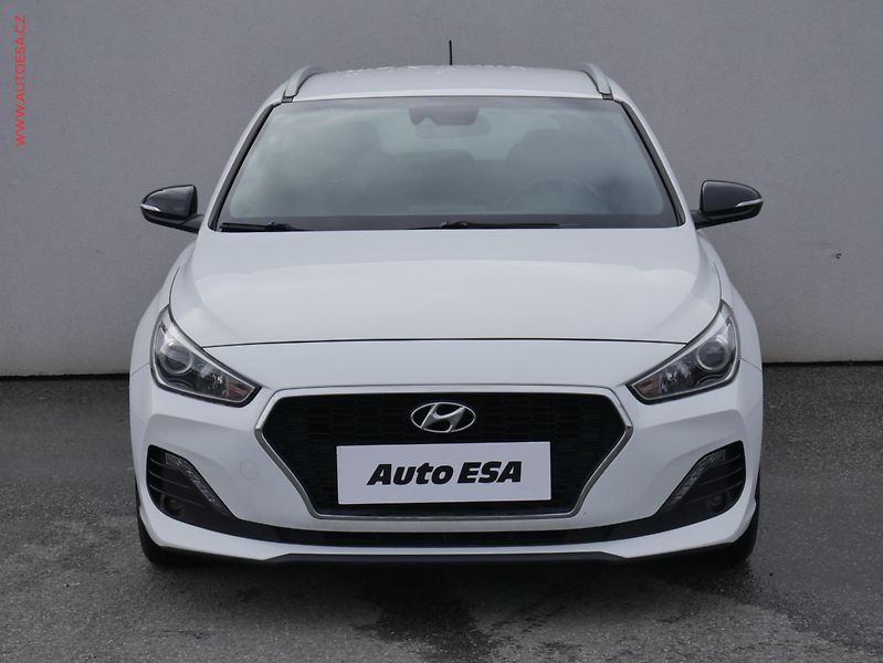 Hyundai i30 (2018) 1.4T-GDi, 2.maj,ČR, AC, park - fotka 2 z 21