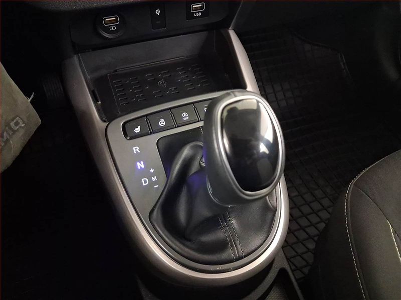 Hyundai i10 (2020) Style 1.0, Automat, Tempomat - fotka 13 z 16
