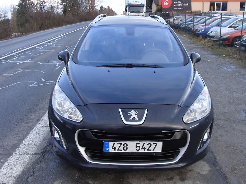Peugeot 308 1.6 HDi, 68 kW, panorama,klima - fotka 8 z 31