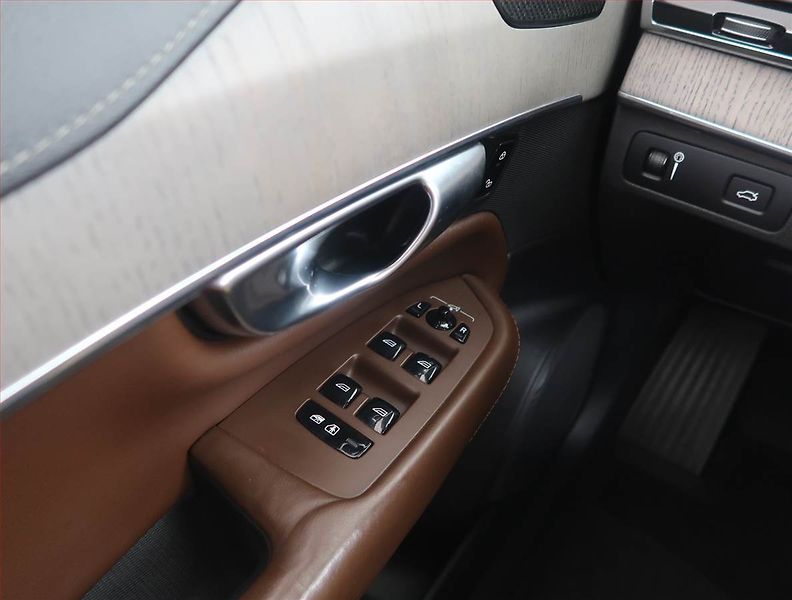 Volvo XC90 (2019) B5 AWD - fotka 15 z 20