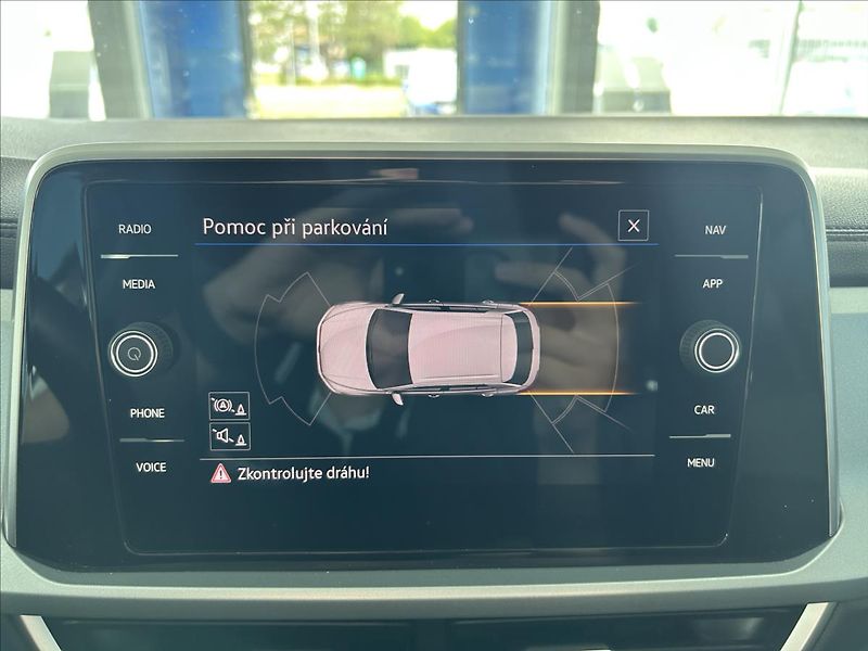 Volkswagen T-Roc 1,0   TSI,GOAL,SERVISKA,1.MAJ - fotka 15 z 31